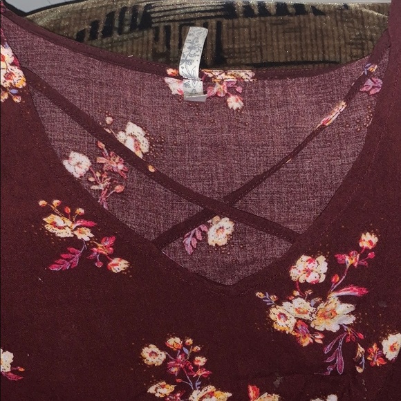 burgundy floral lightweight top - Picture 2 of 3